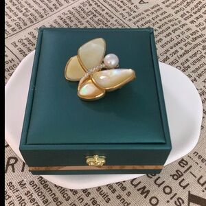 🍦🦄🦋WOMEN'S EXQUISITE BUTTERFLY BROOCH🦋